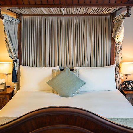 The Red Lion Hotel 히드로 외부 사진