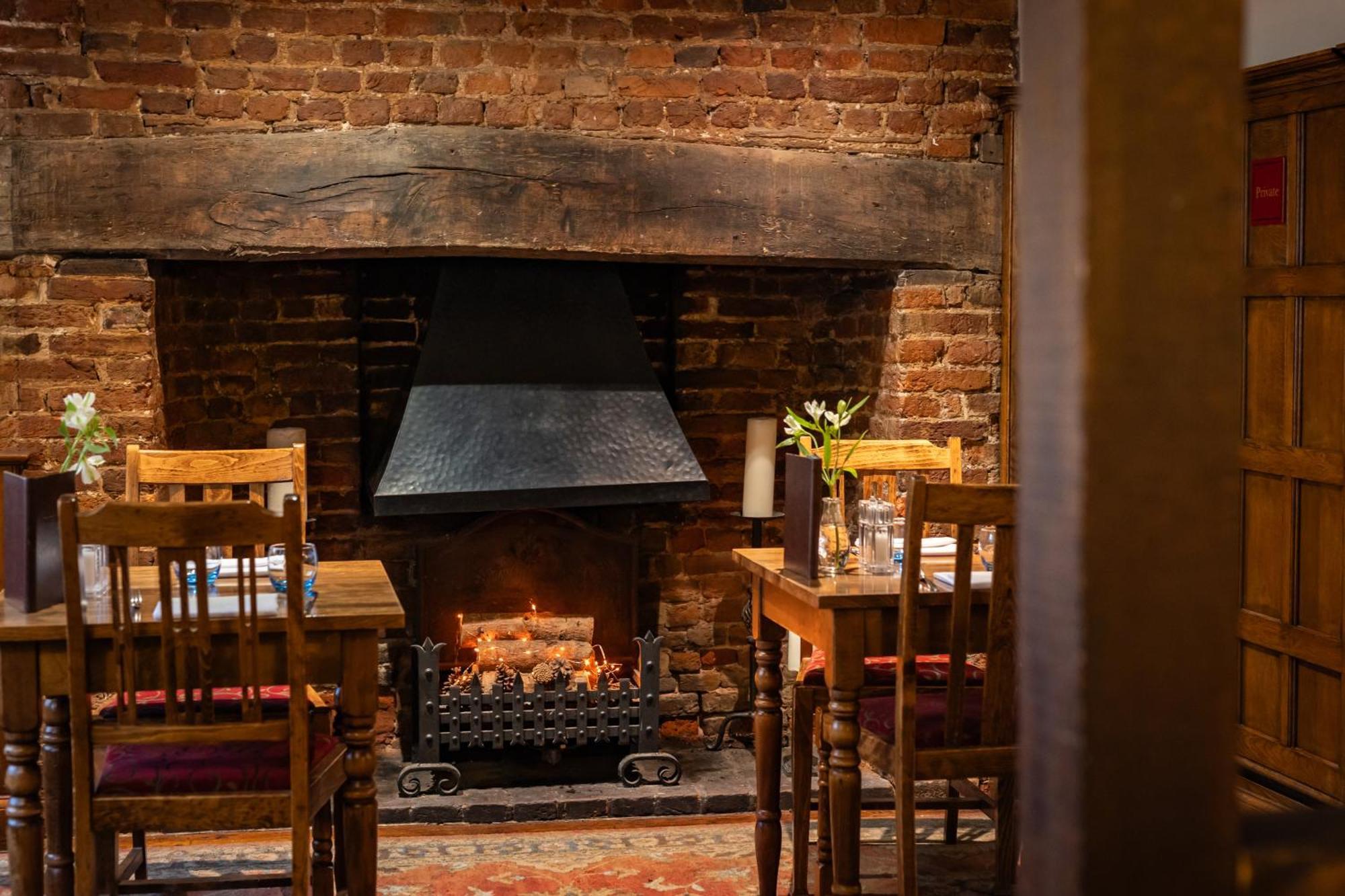 The Red Lion Hotel 히드로 외부 사진
