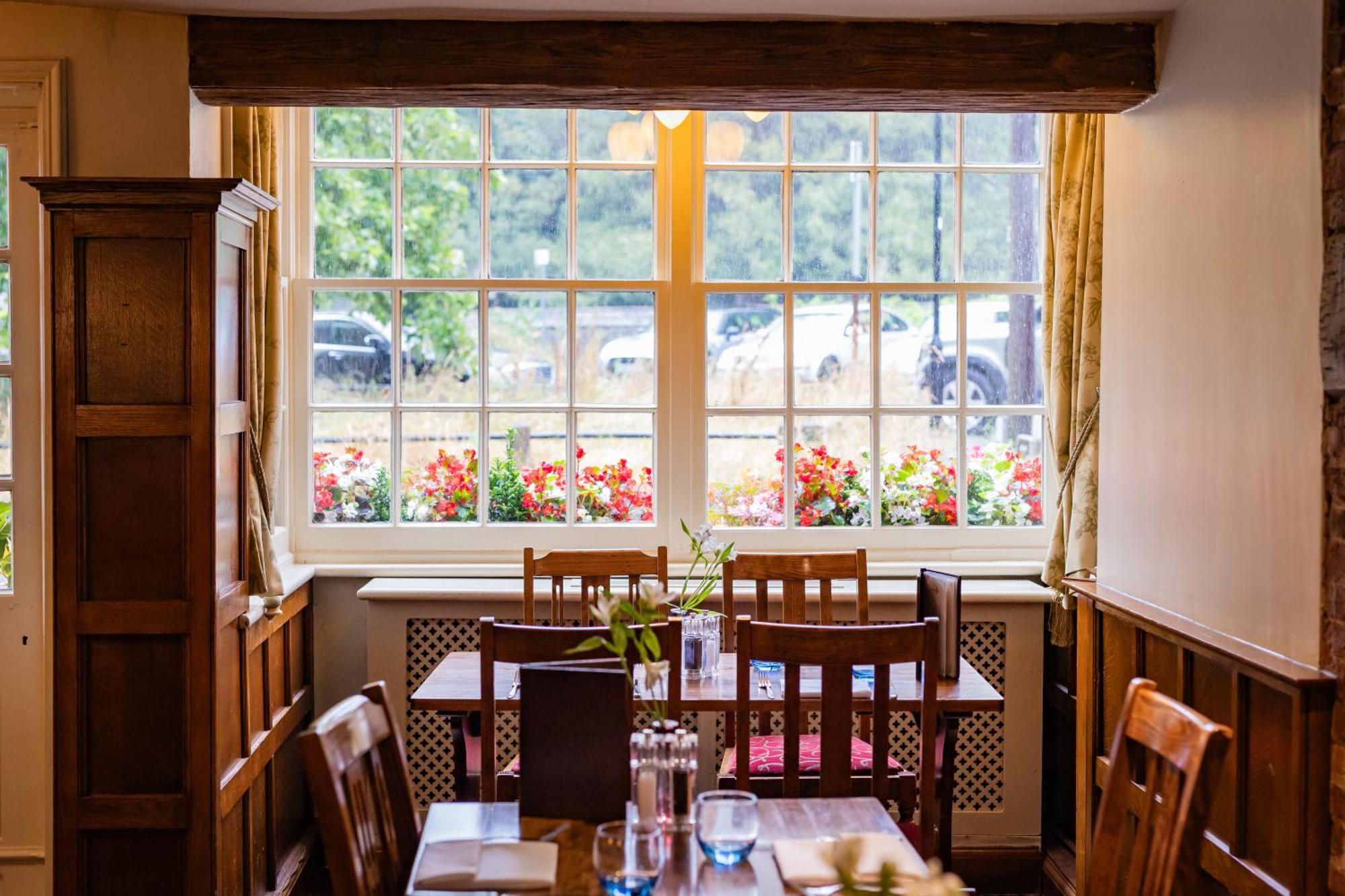 The Red Lion Hotel 히드로 외부 사진