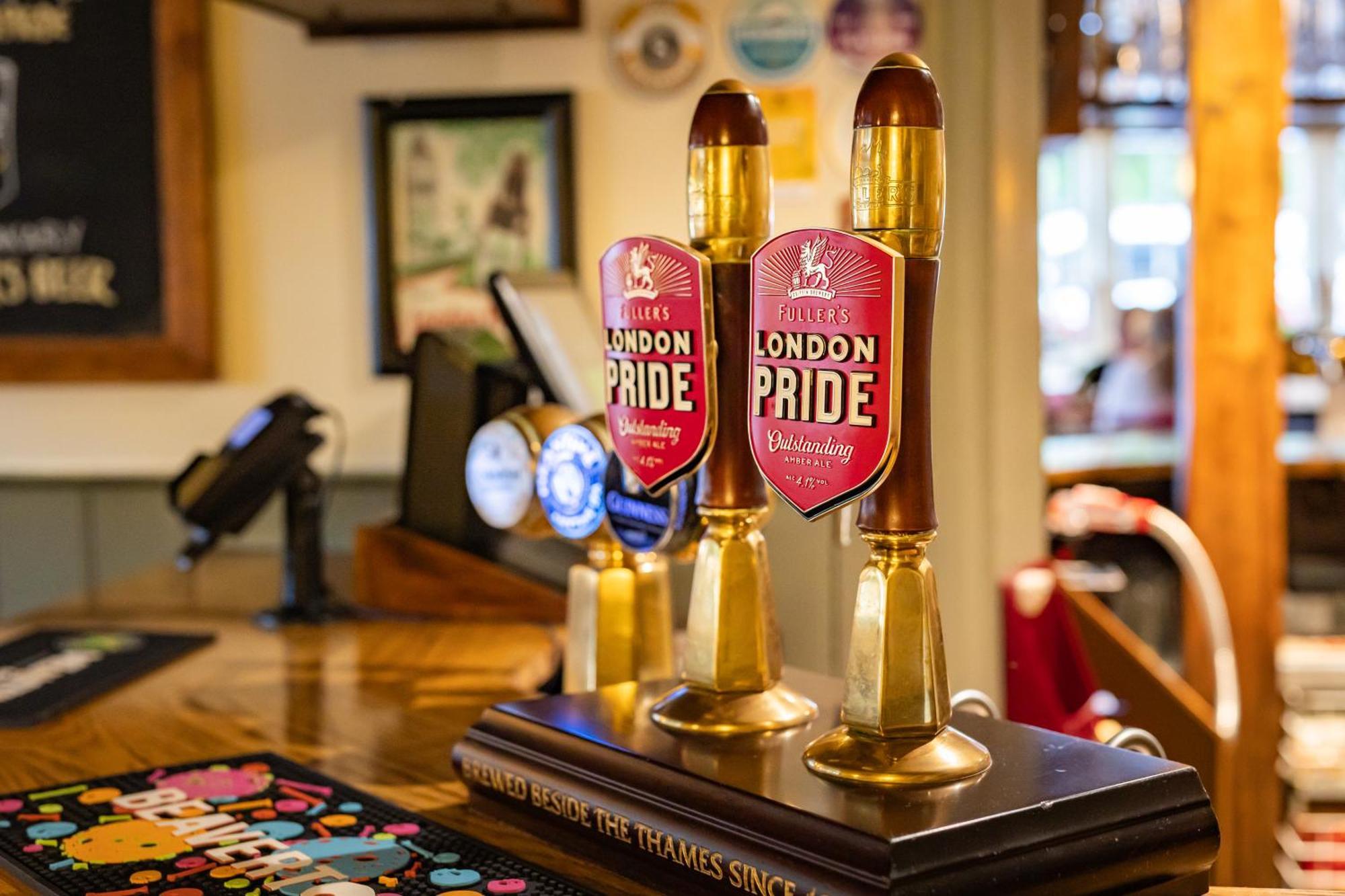 The Red Lion Hotel 히드로 외부 사진