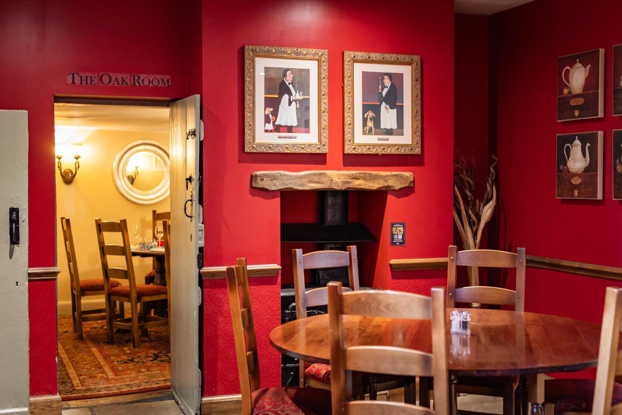 The Red Lion Hotel 히드로 외부 사진