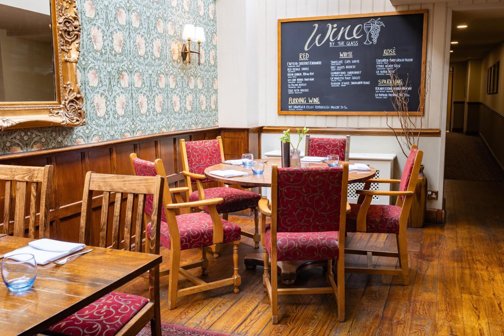 The Red Lion Hotel 히드로 외부 사진