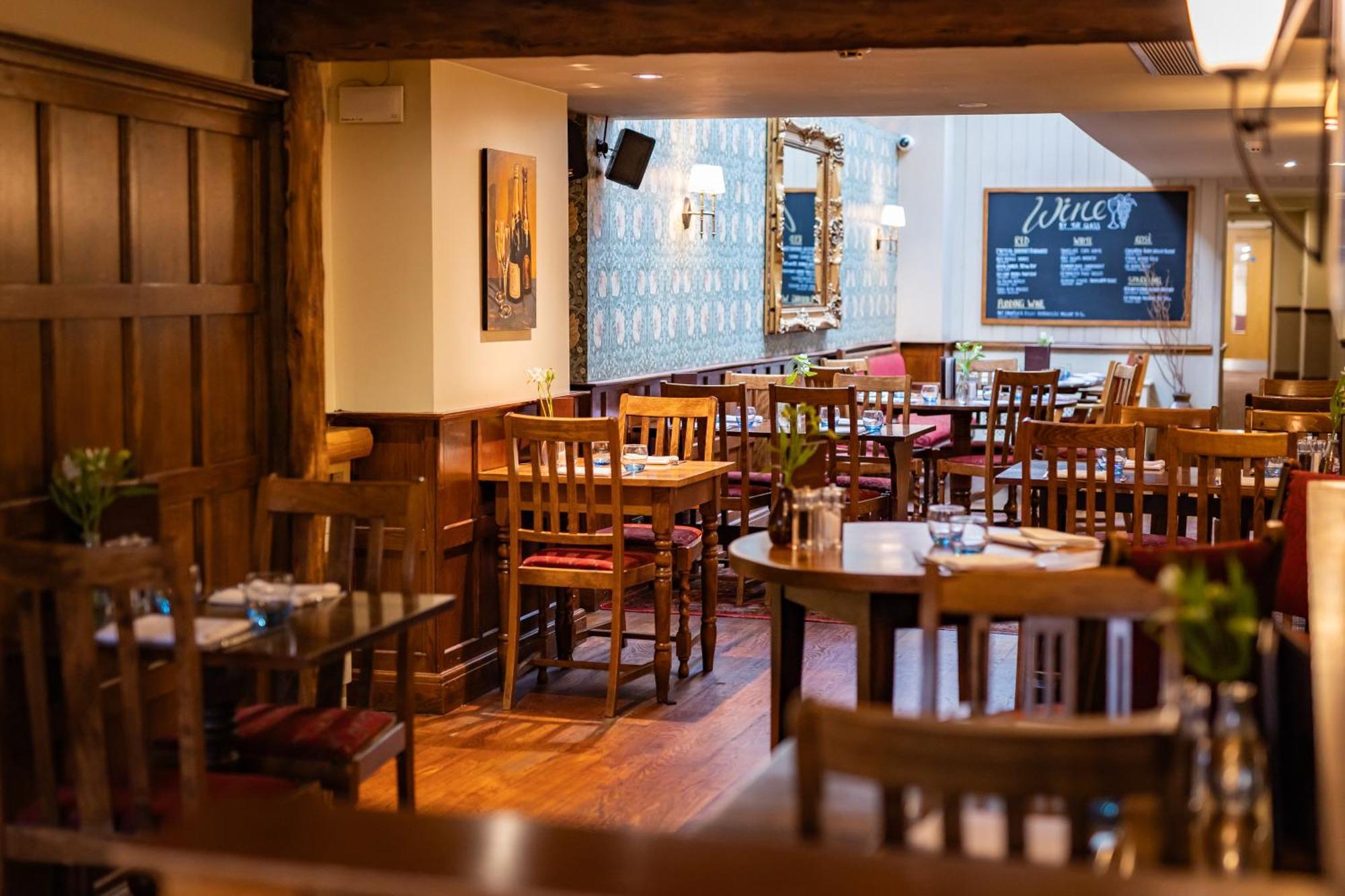 The Red Lion Hotel 히드로 외부 사진