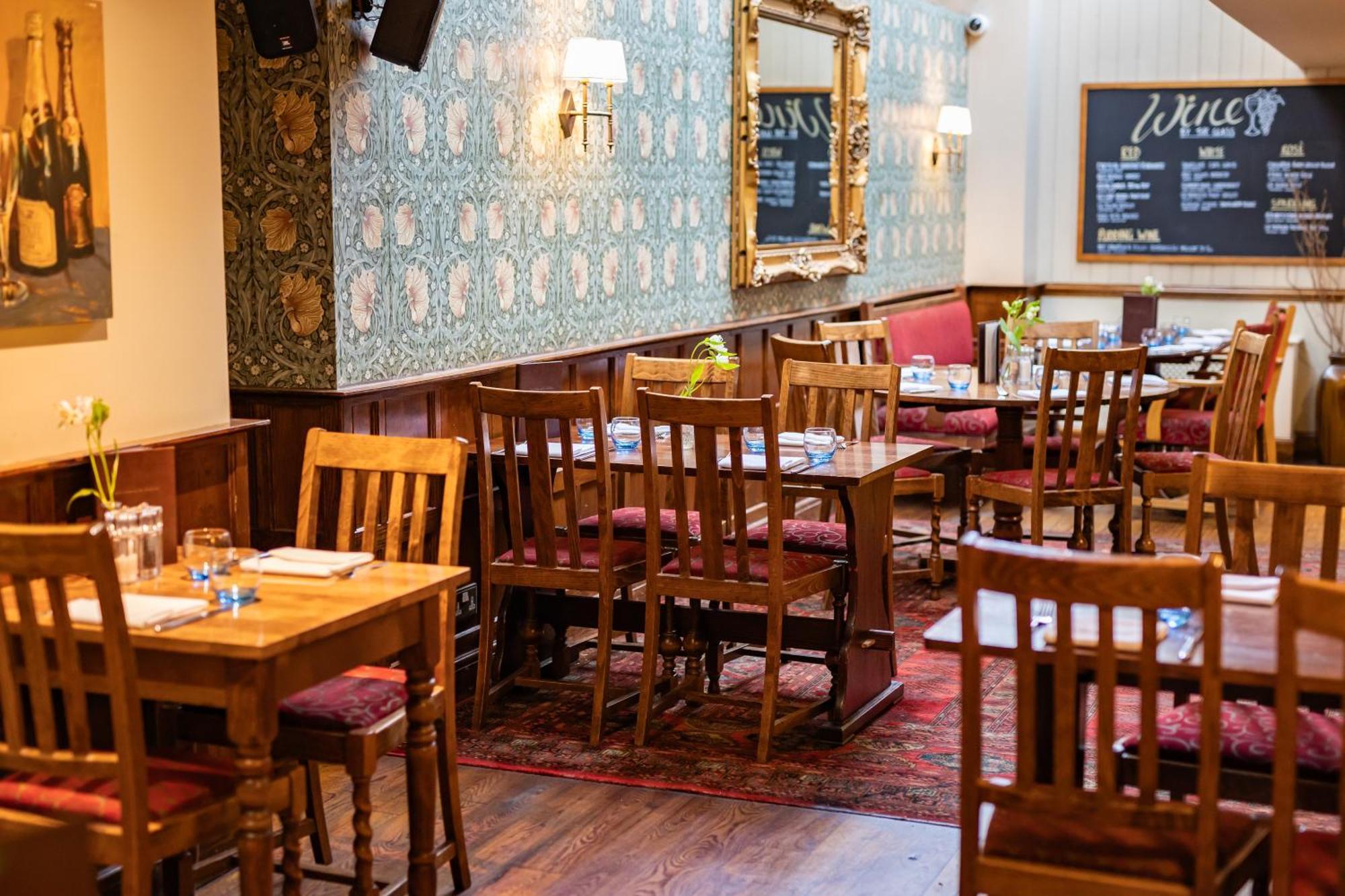 The Red Lion Hotel 히드로 외부 사진