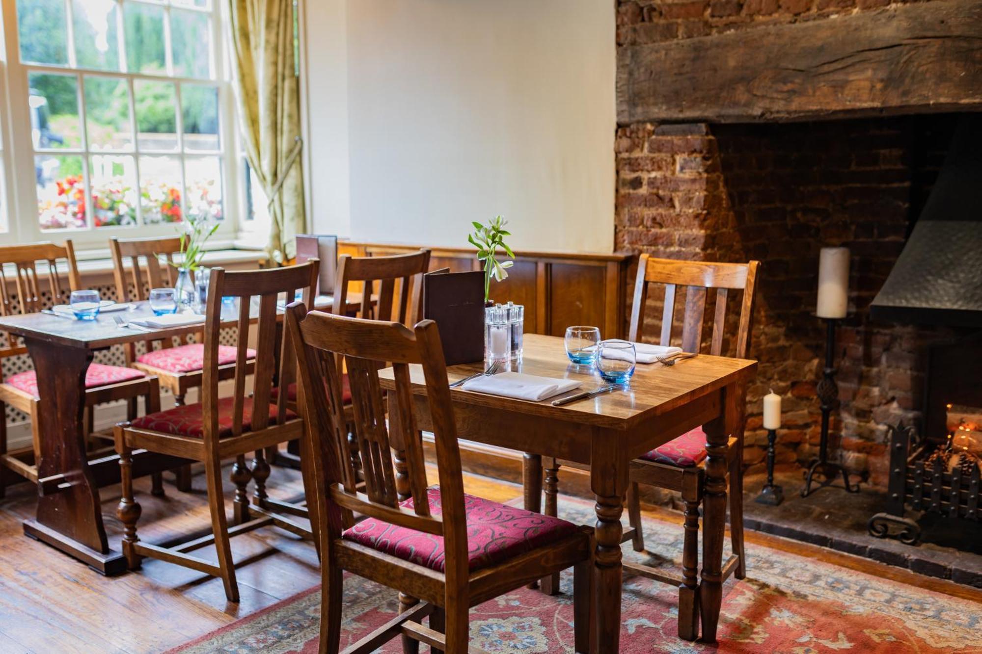 The Red Lion Hotel 히드로 외부 사진