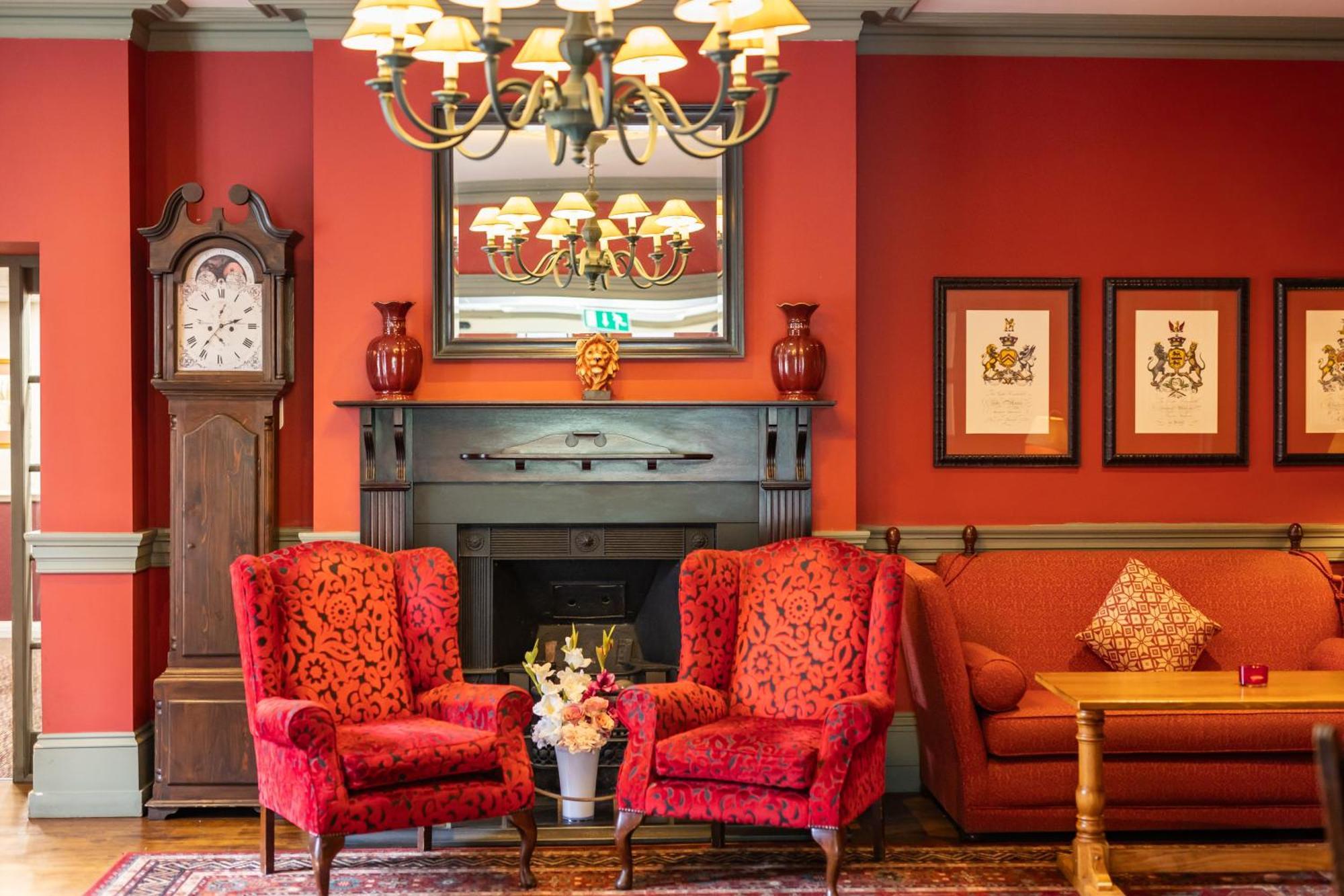 The Red Lion Hotel 히드로 외부 사진
