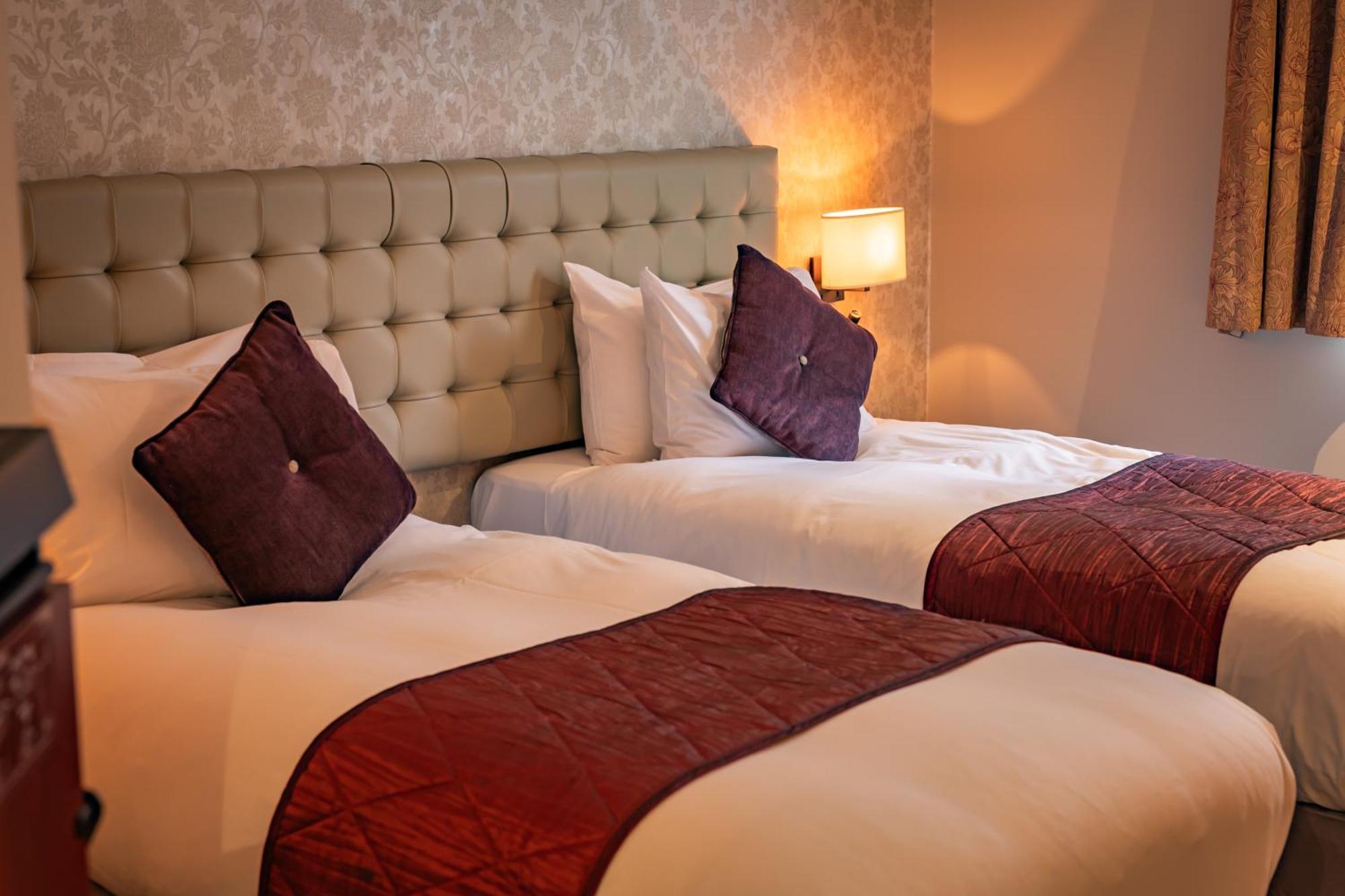 The Red Lion Hotel 히드로 외부 사진