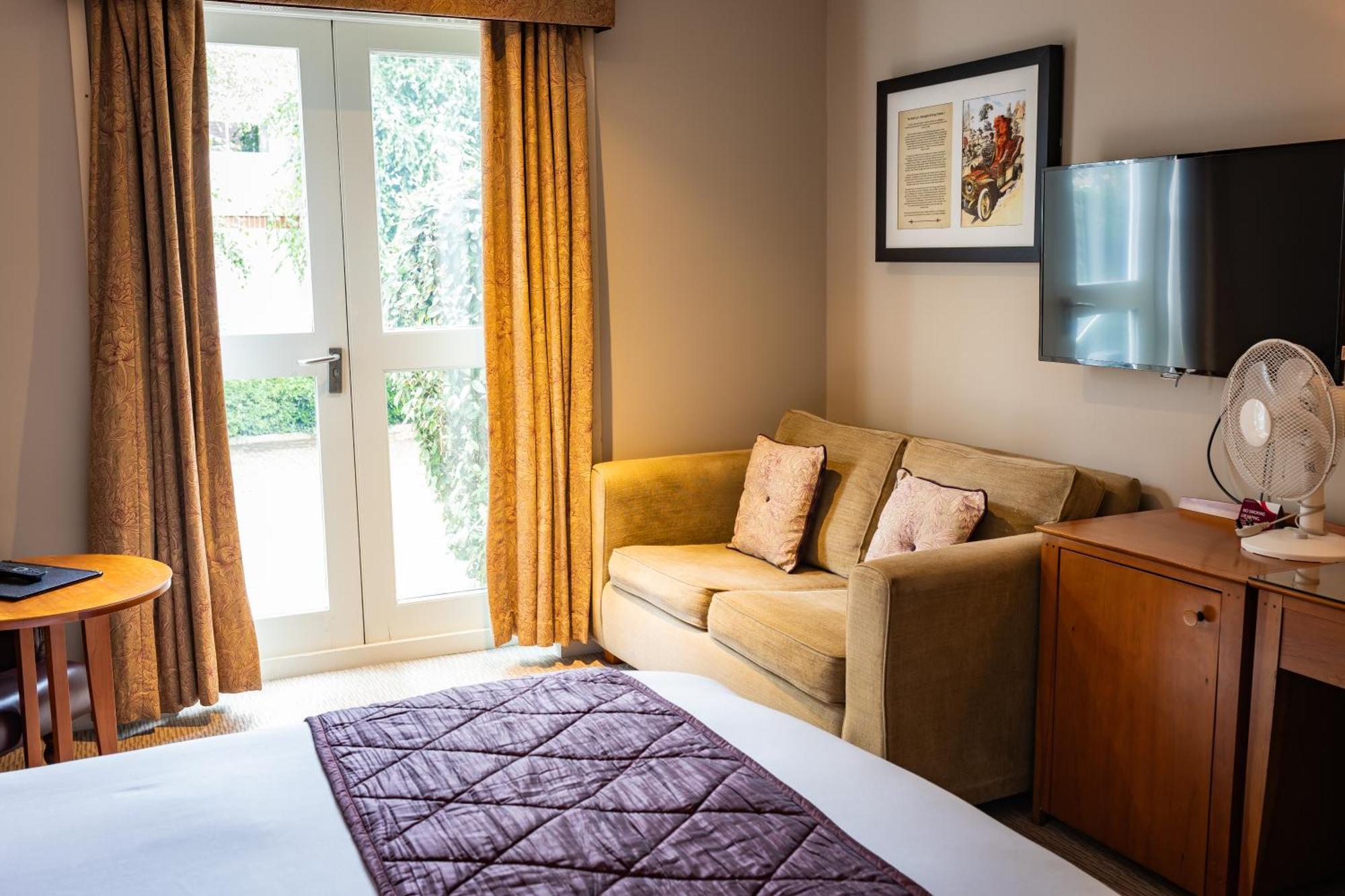 The Red Lion Hotel 히드로 외부 사진