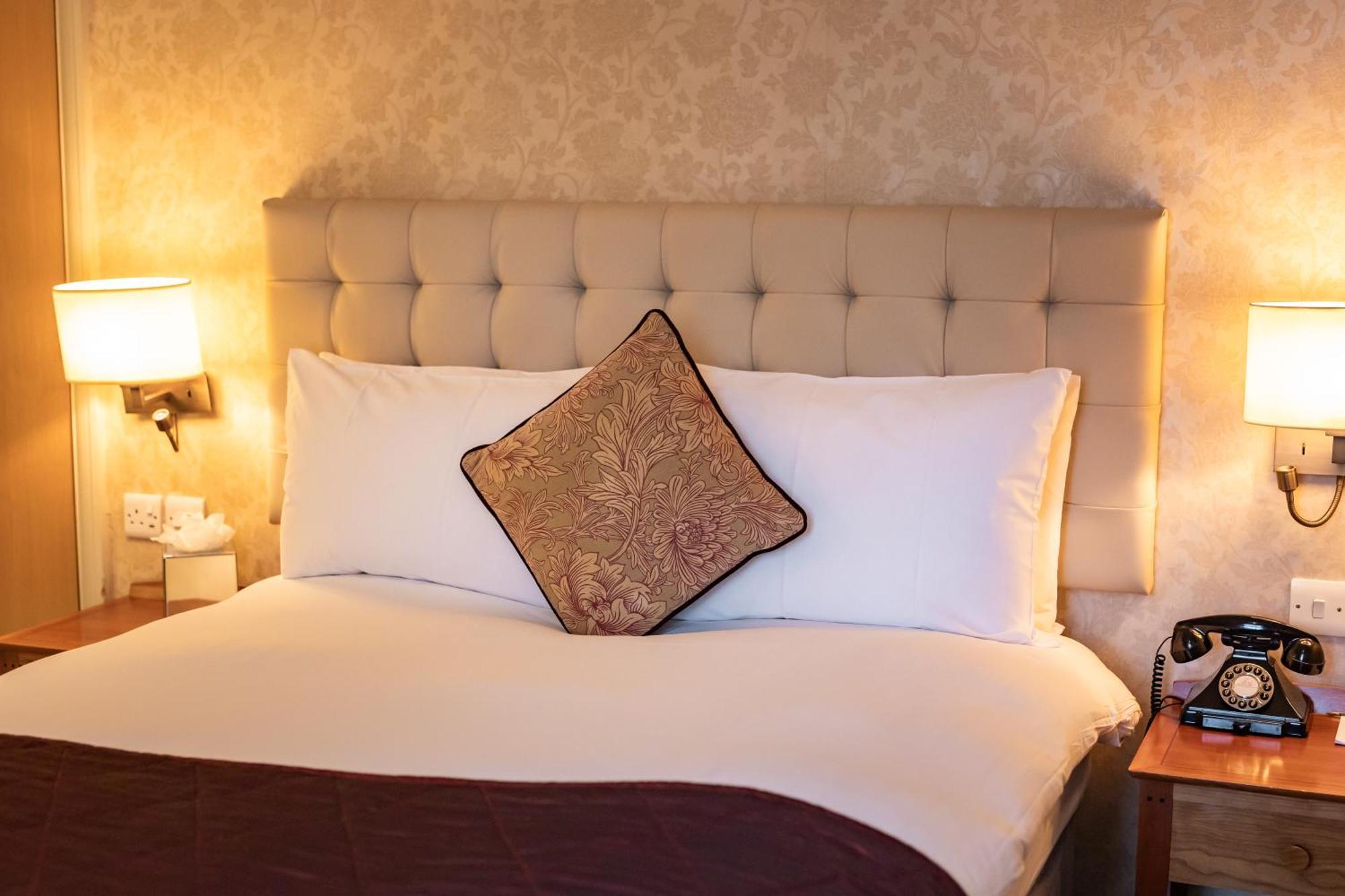The Red Lion Hotel 히드로 외부 사진