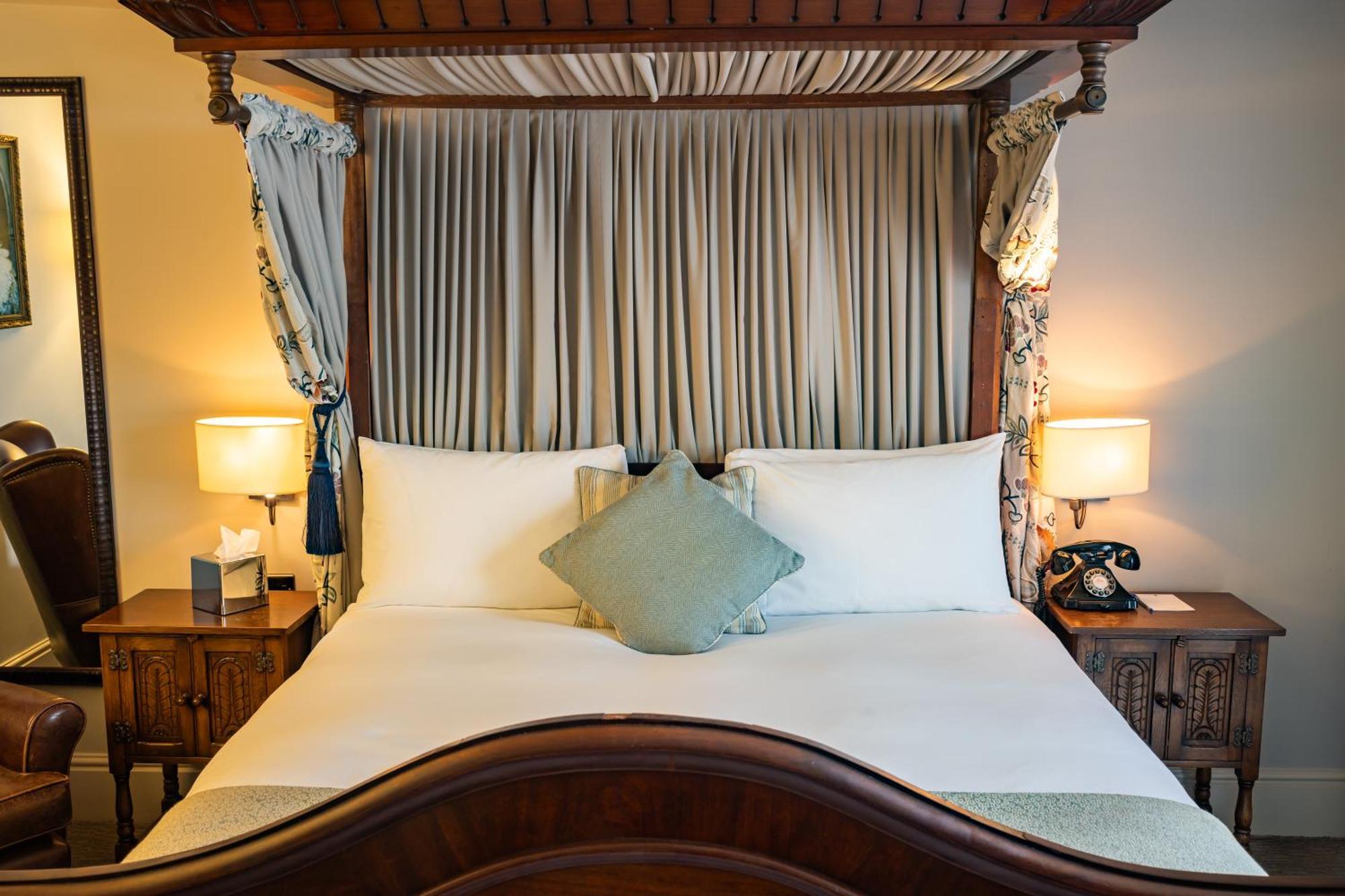 The Red Lion Hotel 히드로 외부 사진